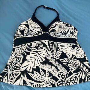 Bathing suit top. Good condition Black and white